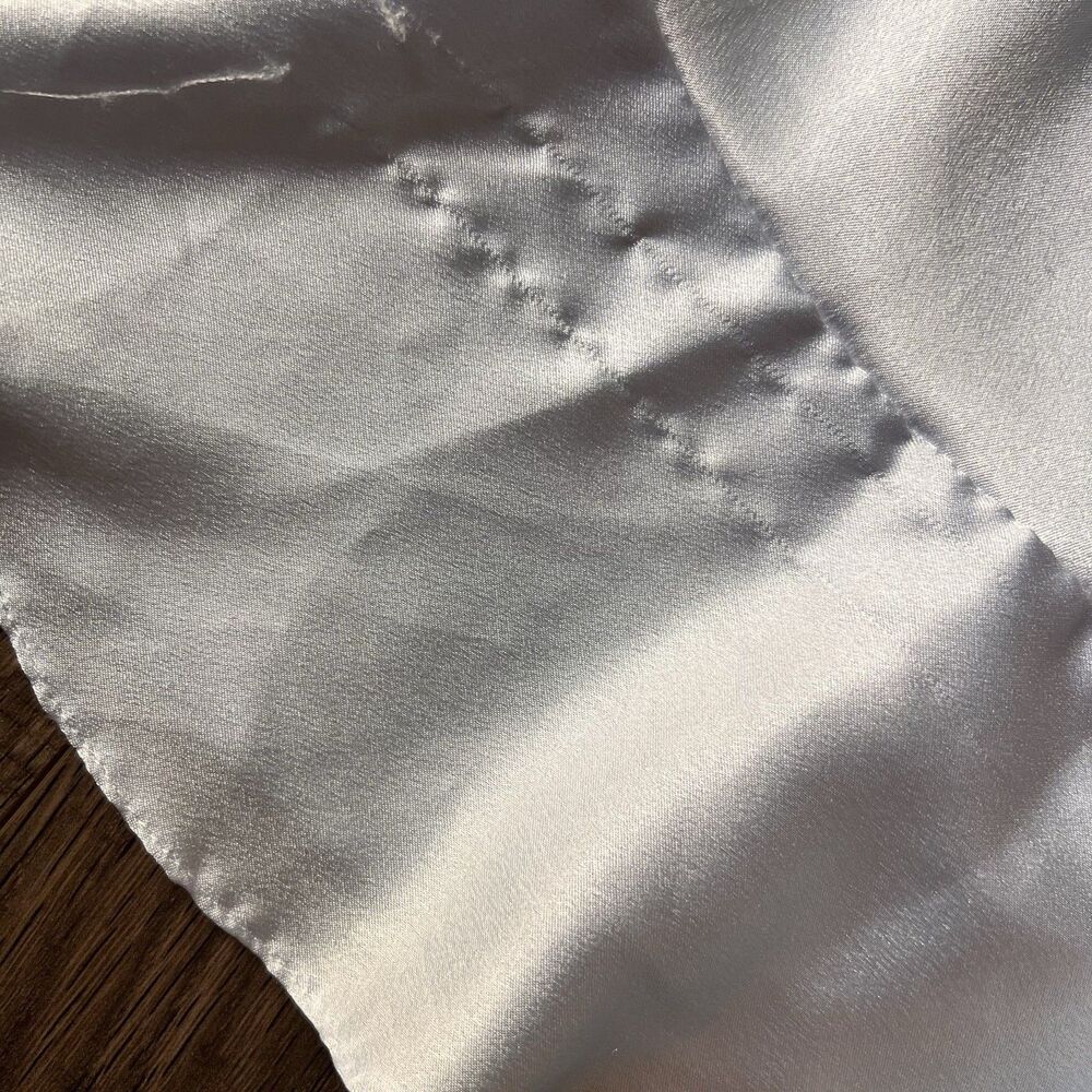 Victoria Secrets Women’s Robe Medium Large FLAWED - Picture 6 of 6